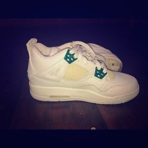Girls Nike Air Jordan 4 size 3.5 Y